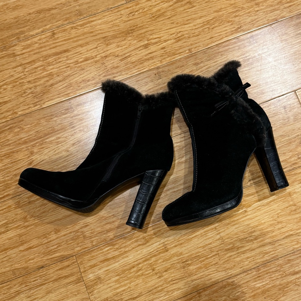 Vintage Bandolino black fur booties